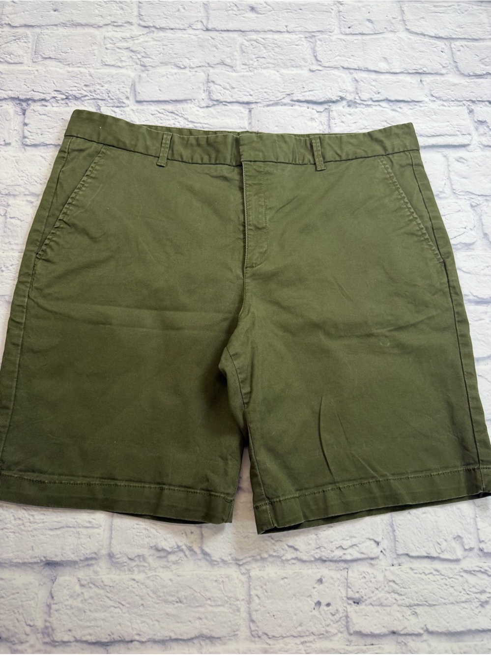 STYLUS Olive Green Women's Bermuda Shorts. Size 14.